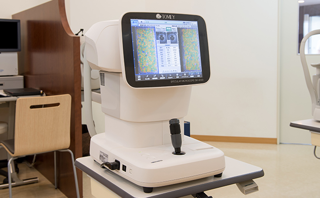 スペキュラマイクロスコピー： 角膜内皮細胞の検査をします。