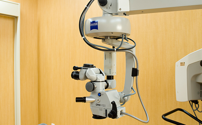 手術顕微鏡： もっとも信頼のあるドイツのメーカ ーの製品です。